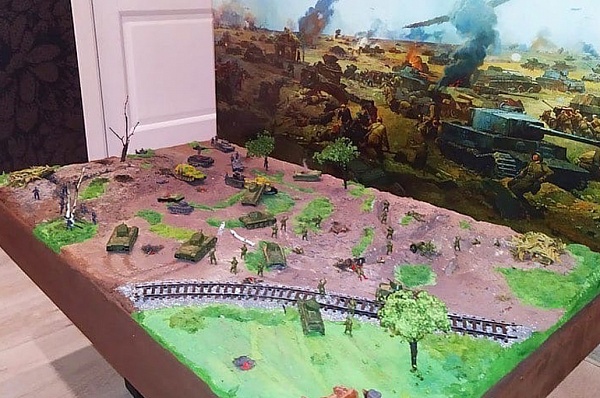 Школьник из Сосенского создал метровый макет-диораму сражения под Прохоровкой